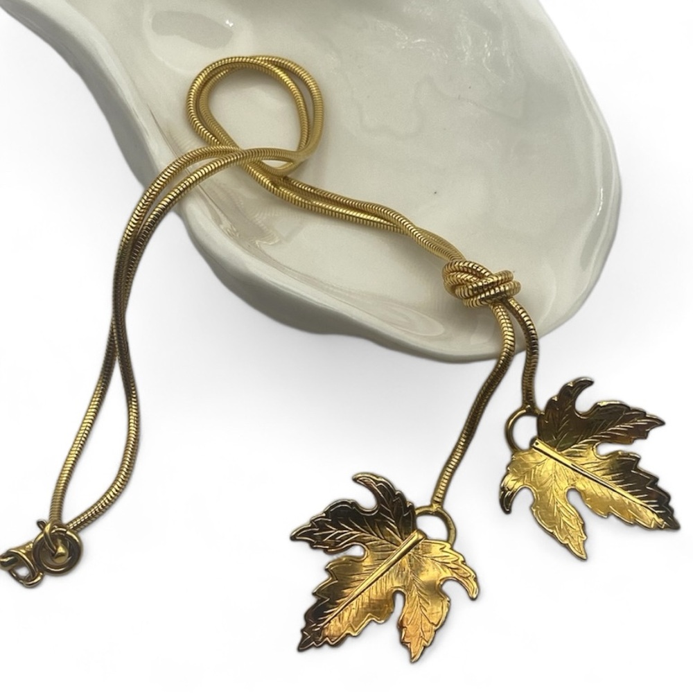 Vintage Gold Tone Leaf Lariat Necklace